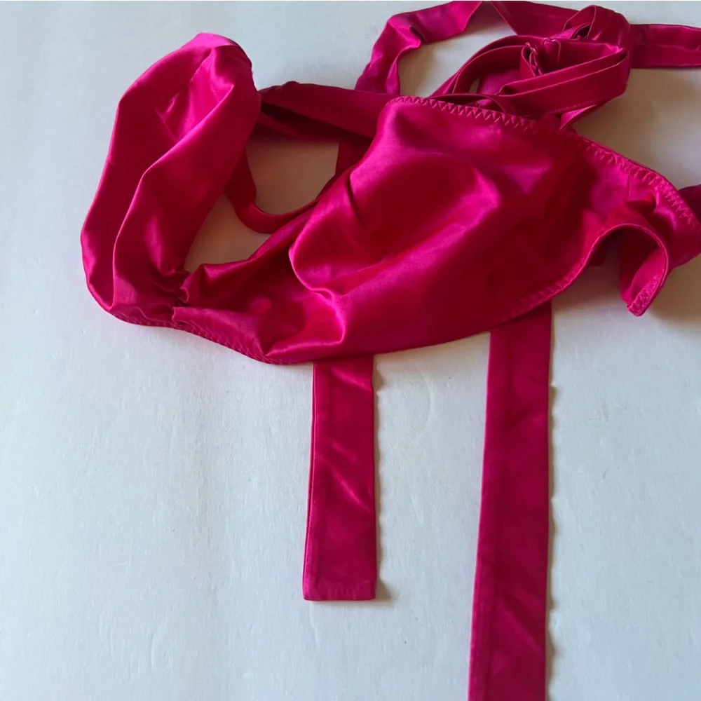 SKIMS HIGH SHINE SATIN TIE BACK BRALETTE RASPBERRY SIZE MEDIUM NWOT